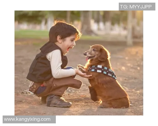 足球明星与家养鱼的温馨生活瞬间分享